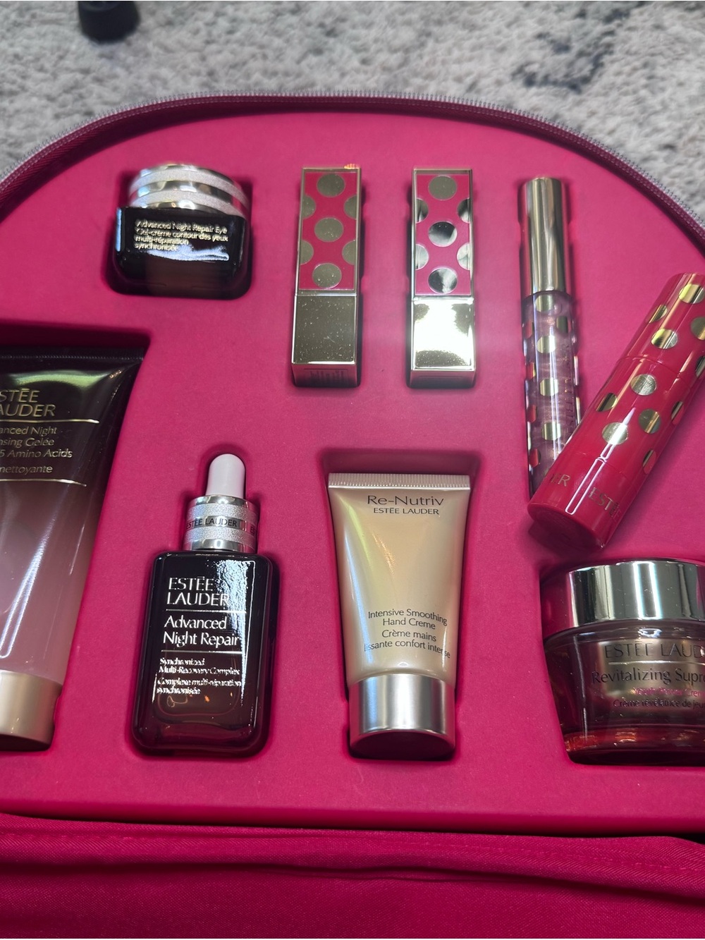 Estee Lauder Women gift set Christmas 2025 in case